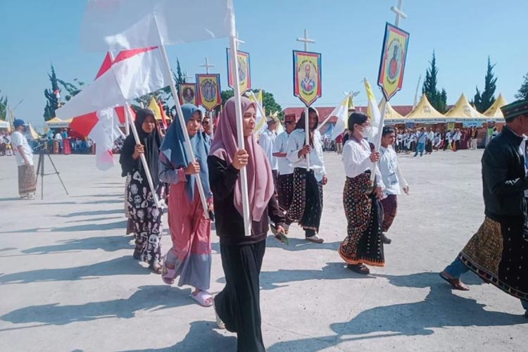 Festival Golo Curu 2023 yang berlangsung di Ruteng ibu kota Kabupaten Manggarai Provinsi Nusa Tenggara Timur diikuti umat lintas etnik, agama dan usia. (FOTO: ANTARA/HO-Dinas Kominfo Kabupaten Manggarai)