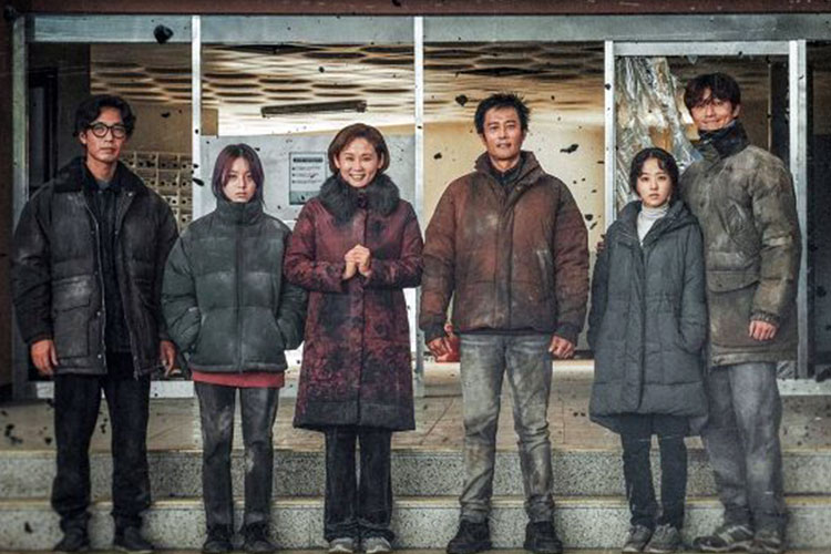 Jajaran aktor pemeran film Concrete Utopia. (FOTO: Instagram/Hancinema)