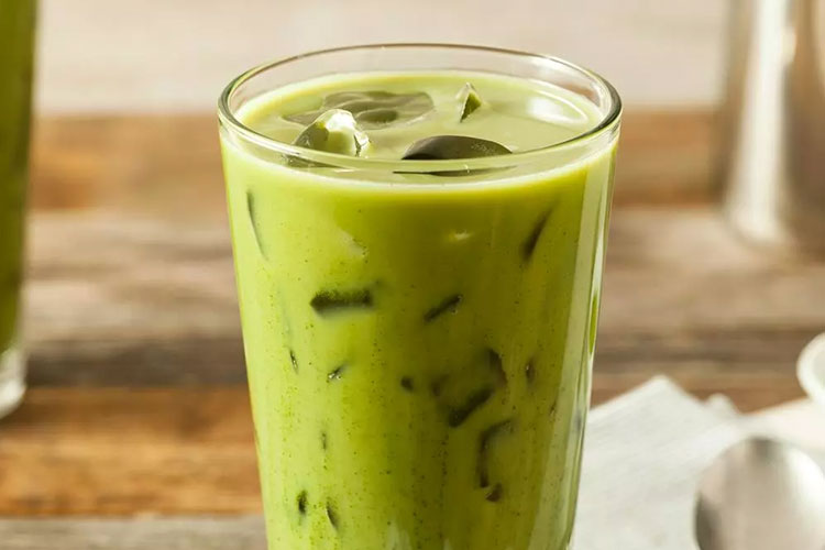 Green tea, minuman yang sebaiknya dihindari saat cuaca panas. (foto: endeus)