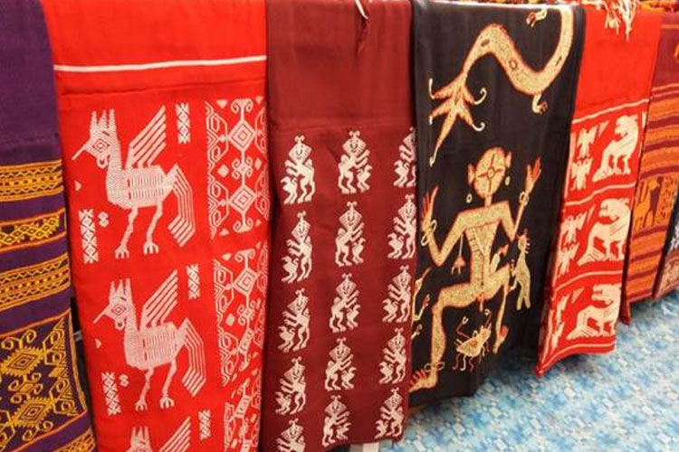 Tenun-ikat-Sumba-Timur-a.jpg