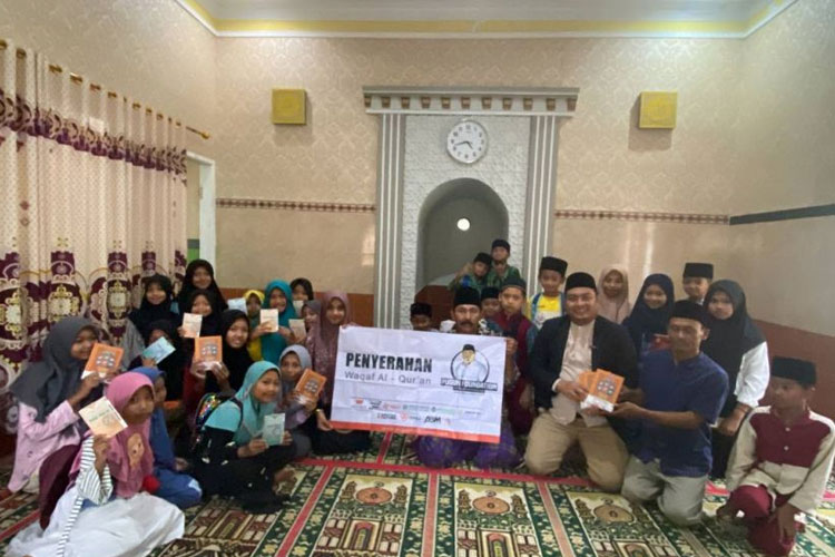 Dapat Wakaf Al Quran Dari Founder Rsu Wajak Husada Santri Tpq Miftahul