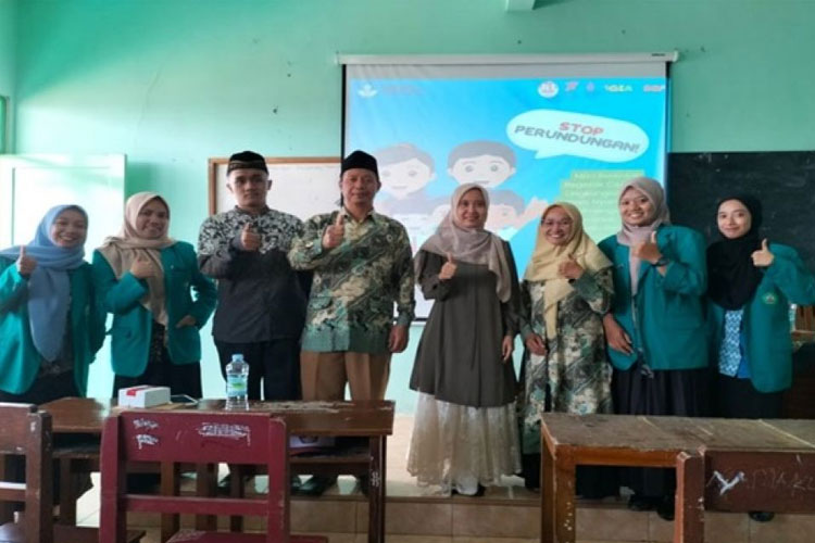 Seminar parenting Mahasiswa PPLK prodi PGMI Unisma Malang di MI Miftahul Ulum Ampeldento. (FOTO: AJP TIMES Indonesia)