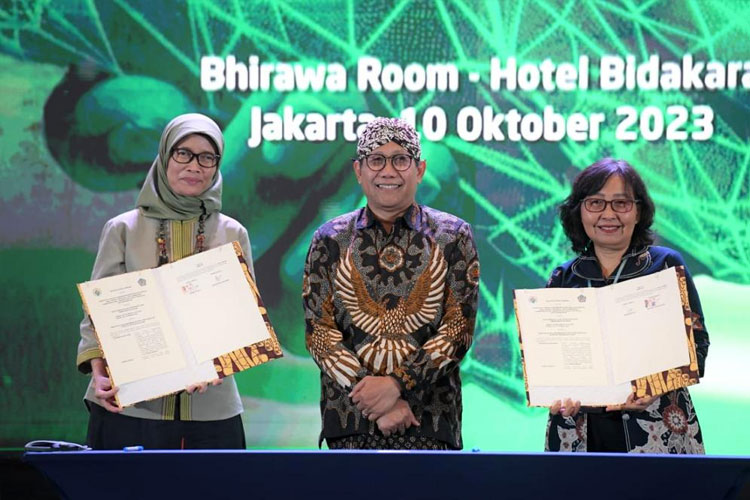 Mendes PDTT Abdul Halim Iskandar memberikan arahan dalam Forum Sinergitas Kebijakan dan Implementasi Pembangunan Masyarakat Desa, Daerah Tertinggal, dan Transmigrasi antara Pusat dan Daerah, Jakarta, Selasa (10/10/2023). (FOTO: dok. Kemendes PDTT)