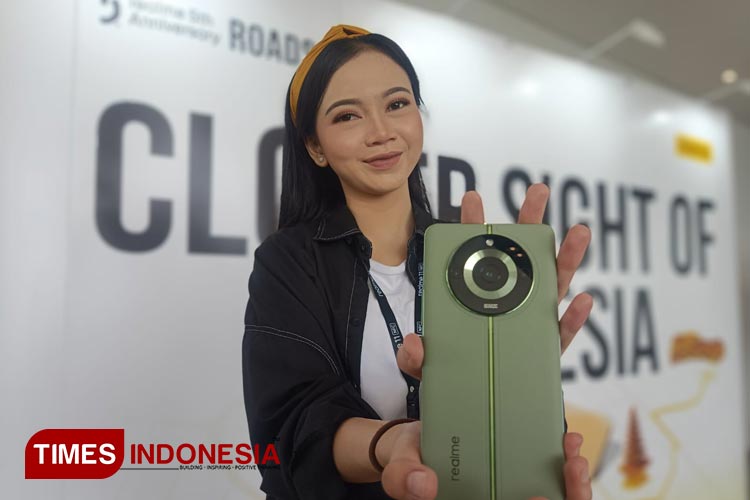 Realme mengenalkan seri 11 di Milieu Space Cactus, Jalan Tegalsari, Surabaya, Selasa (10/10/2023).(Foto : Lely Yuana/TIMES Indonesia)