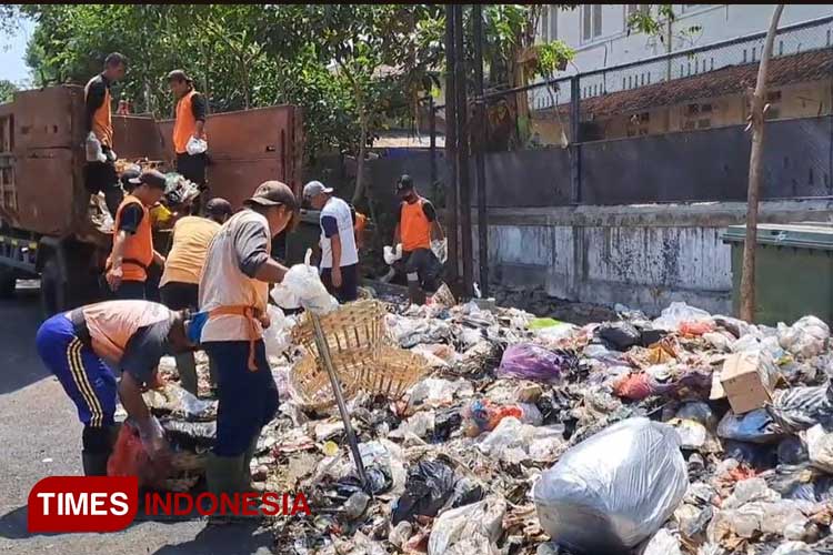 Viral Tumpukan Sampah di Kotabaru Akhirnya Diangkut DLH Kota Yogyakarta