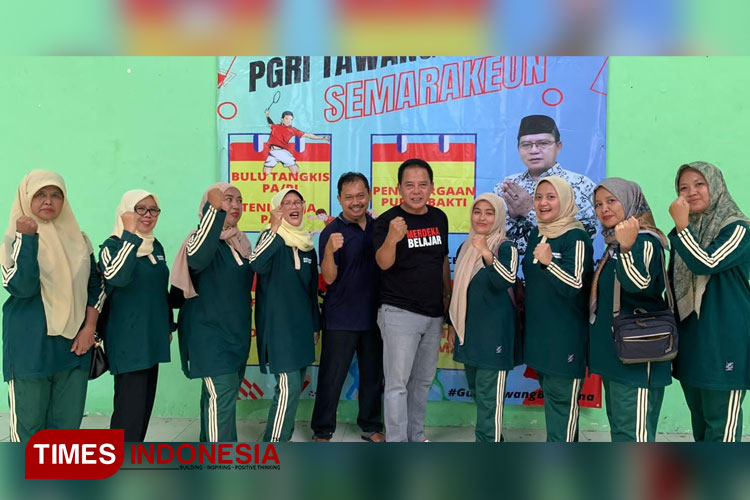 Tim voli putri SLB Yayasan Bahagia Kota Tasikmalaya mengikuti pertandingan bola voli Tawang Cup, di GOR Sukapura Dadaha. (FOTO: Ayunda SLB Bahagia/TIMES Indonesia) 