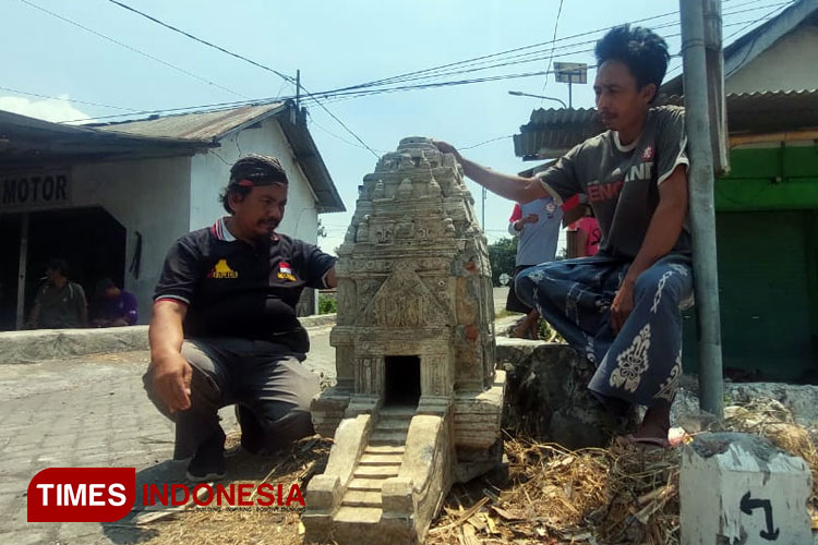 Warga Probolinggo Temukan Bongkahan Batu Mirip Stupa Candi - TIMES