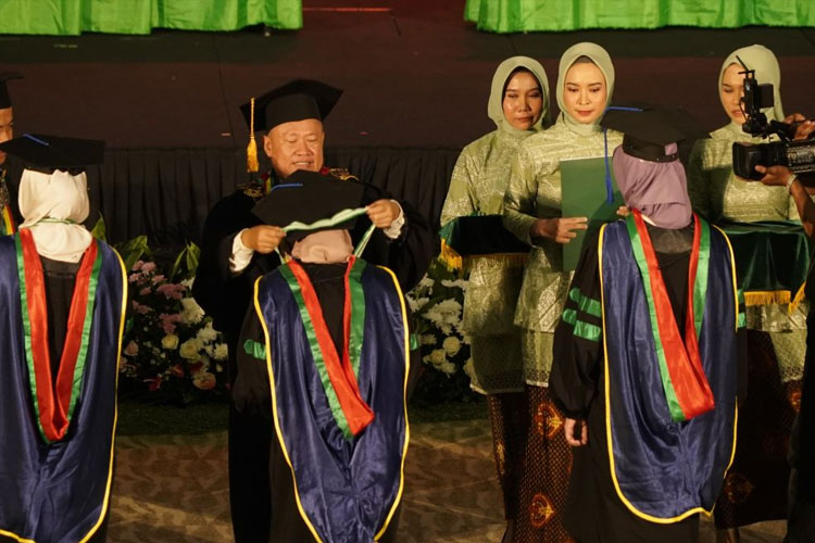 wisuda-unj.jpg