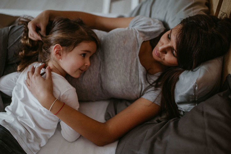 Orang tua harus memahami ilmu parenting untuk menciptakan komunikasi yang baik dan efektif dengan anak.