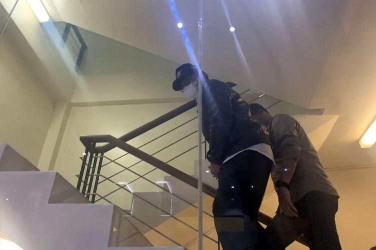 Dikawal Polisi, Syahrul Yasin Limpo Tiba di Gedung KPK dengan Tangan Terborgol