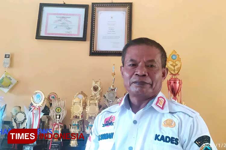 Kepala Desa Randegan, Sarman mengatakan 1130 kepala keluaraga dan warga dari 17 RT mengalami kesulitan mendapatkan air bersih akibat kemarau panjang. (foto: Sutrisno/TIMES Indonesia)