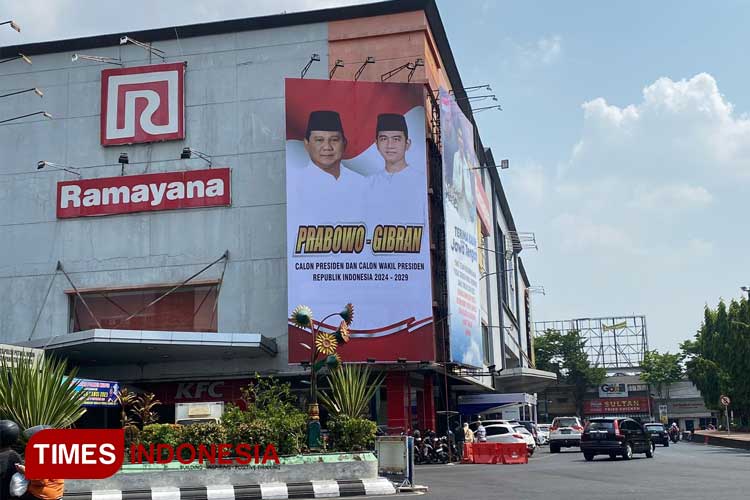 Baliho Prabowo dan Gibran Mulai Bertebaran di Penjuru Kota Kudus