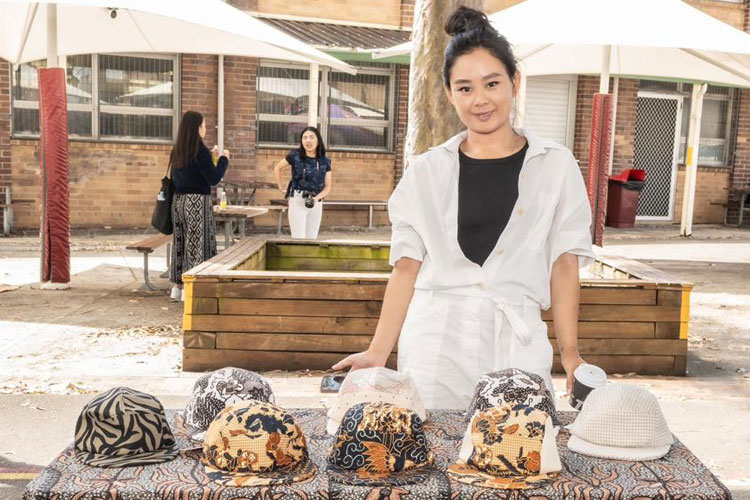 Salah satu vendor yang berjualan apparel batik dalam 'Batik Day' di Kogarah, New South Wales, Australia pada Minggu (8/10/2023). (Foto: TheRockIndonesianCommunity for TIMES Indonesia)