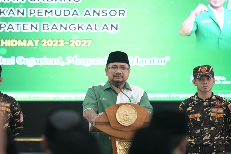 Ketum PP GP Ansor, Gus Yaqut Cholil Qoumas saat melantik PC GP Ansor Bangkalan, Madura, Jatim. (FOTO: Gus Yaqut for TIMES Indonesia)
