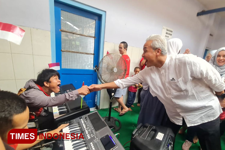 Ganjar Pranowo Kunjungi YPAC Kota Malang, Sapa Penyandang Disabilitas dan Motivasi Relawan
