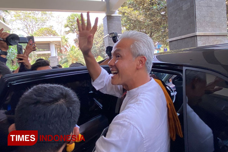 Ganjar Pranowo Siap Wujudkan Program Satu KK Satu Sarjana