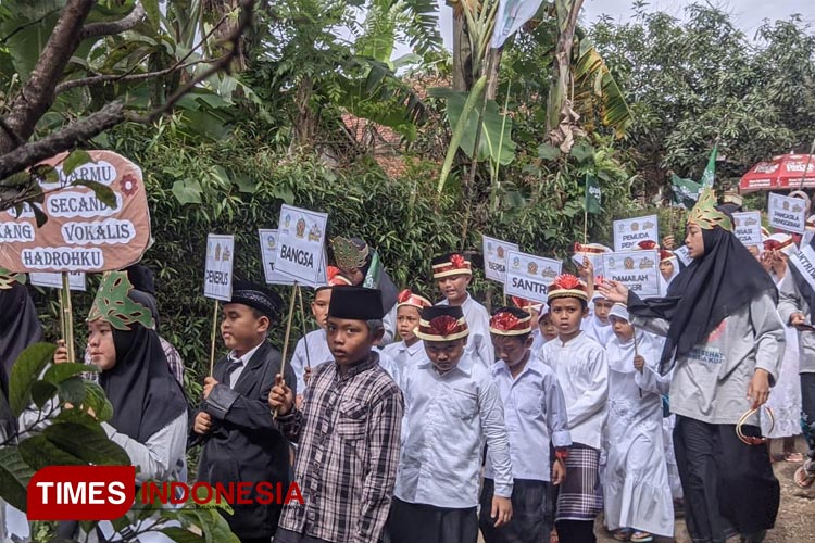 Perayaan Hari Santri Nasional di Pacitan pada bulan Rabiul Akhir 1445 H. (FOTO: Yusuf Arifai/TIMES Indonesia) 
