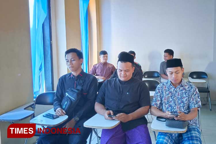 Sambut Hari Santri Mahasiswa Stkip Pgri Pacitan Kenakan Pakaian Khas Santri Times Indonesia