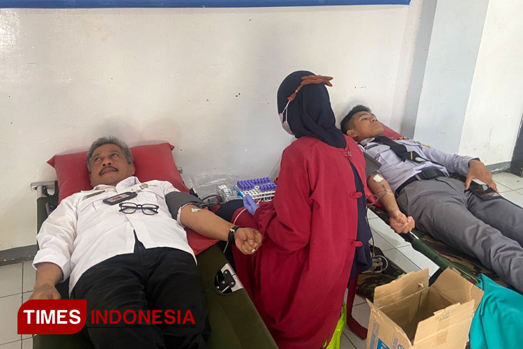 Para-peserta-donor-darah.jpg