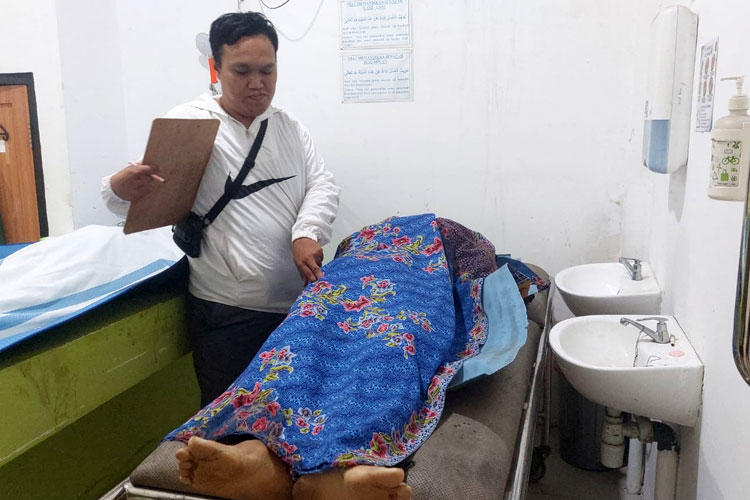 Beanto terbujur lemas di kamar mayat RSUD dr Moh Saleh, Kota Probolinggo. (Foto: Hafis for TIMES Indonesia)