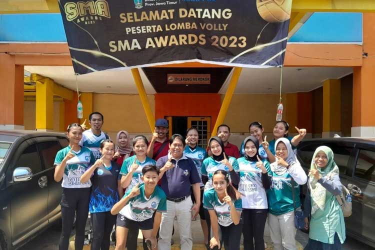 Kontingen Cabor Bola Voli SMAN 1 Pacitan saat mengikuti SMA Awards Jatim 2023. (FOTO: Adi for TIMES Indonesia) 