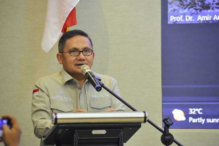 Wali Kota Gorontalo Marten Taha saat memberikan sambutan di acara Fokus Group Discussion (FGD). (Foto: Humas Pemkot Gorontalo for TIMES Indonesia)