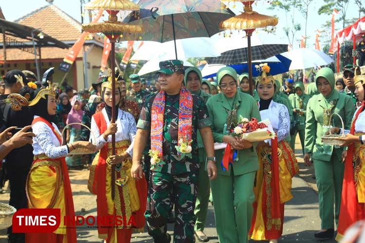 Penutupan TMMD 118 2023: Kasad Jenderal Dudung Abdurrahman Tiba, Sorak Sorai Siswa Menggema