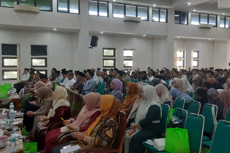 KH-Hasyim-Asyari-Pemersatu-Umat-Islam-Indonesia-b.jpg