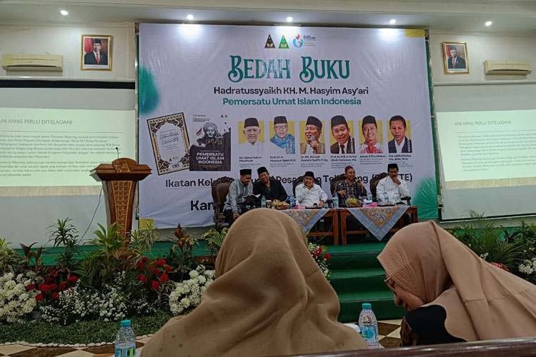 KH-Hasyim-Asyari-Pemersatu-Umat-Islam-Indonesia-c.jpg