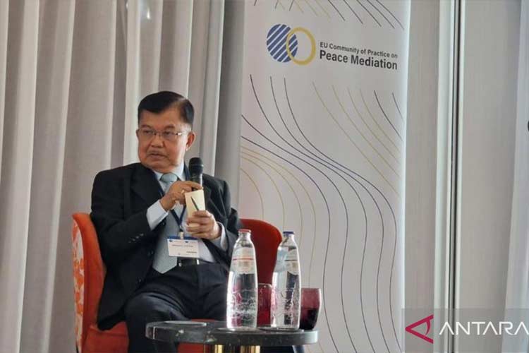 Wakil Presiden ke-10 dan 12 RI Jusuf Kalla (JK) menjadi pembicara pada The Fifth EU Community of Practice on Peace Mediation (EU CoP) di Brussel, Belgia, Rabu (18/10/2023). (ANTARA/HO-Tim Media JK)