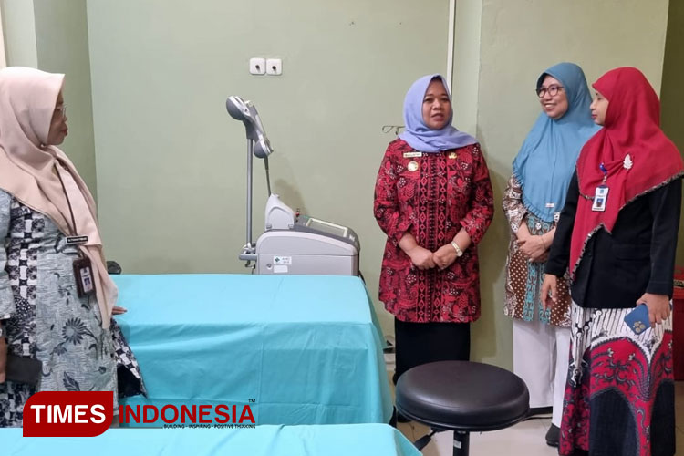 Bupati Sleman Kustini meresmikan Klinik Estetika RSUD Sleman. (FOTO: Fajar Rianto/TIMES Indonesia)