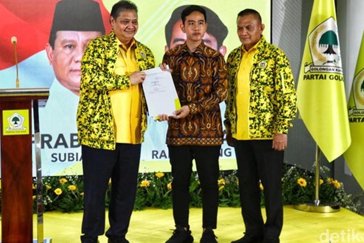 Gibran Rakabuming Raka menerima usulan rapimnas partai golkar yang mengusulkan dirinya menjadi calon wakil presiden berpasangan dengan Prabowo Subianto. (FOTO: detik.com)