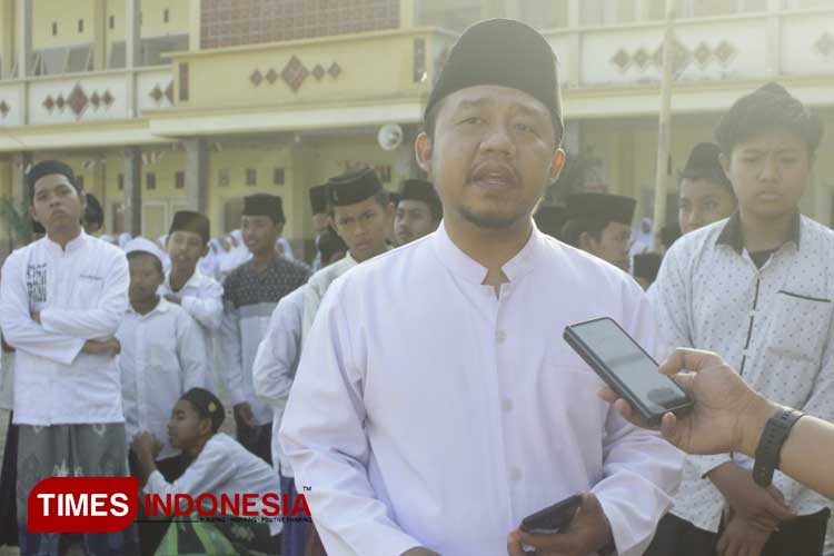 Tokoh agama di Bondowoso, Gus Nawawi Maksum meminta masyarakat tidak terprovokasi dengan polemik Fuad Plered (FOTO: Moh Bahri/TIMES Indonesia)