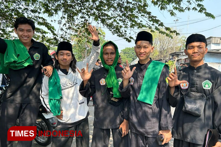 Para Pendekar Pagar Nusa dari Kuta, Bali, jauh-jauh datang ke Surabaya untuk mengikuti Ijazah Kubro dan Pengukuhan Pengurus Pusat Pagar Nusa, Minggu (22/10/2023). (Foto: Lely Yuana/TIMES Indonesia)