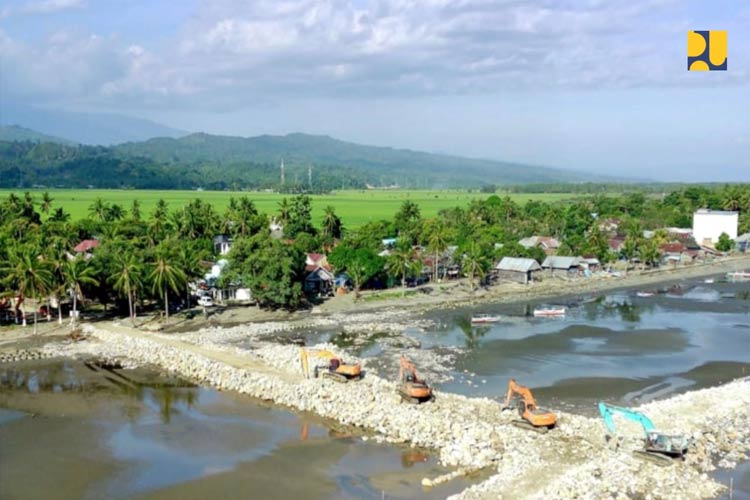 Pantai-Lasusua-2.jpg