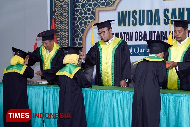 Beberapa santri TPQ di Oba Utara dan Oba Tengah Tidore yang diwisuda (FOTO: Harianto/TIMES Indonesia)