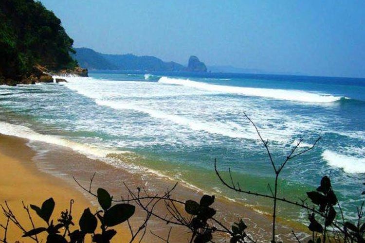 The exotic view of Baros Beach, Yogyakarta. (Photo: Alodiatour)
