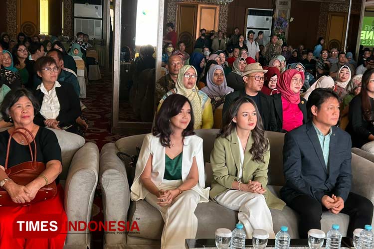 Direksi PT Alamo Green Life saat acara peresmian kantor baru dan awarding member di Surabaya, Selasa (24/10/2023).(Foto : Lely Yuana/TIMES Indonesia)