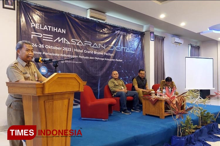 Kepala Disbudpapora Pacitan Turmudi saat memberikan arahan (FOTO: Rojihan/TIMES Indonesia)
