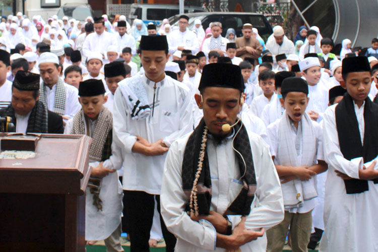 Shalat istisqa' digelar SDIT Ahmad Yani Malang di halaman Masjid Jenderal Ahmad Yani (Foto: SDIT Ahmad Yani Malang for TIMES Indonesia)