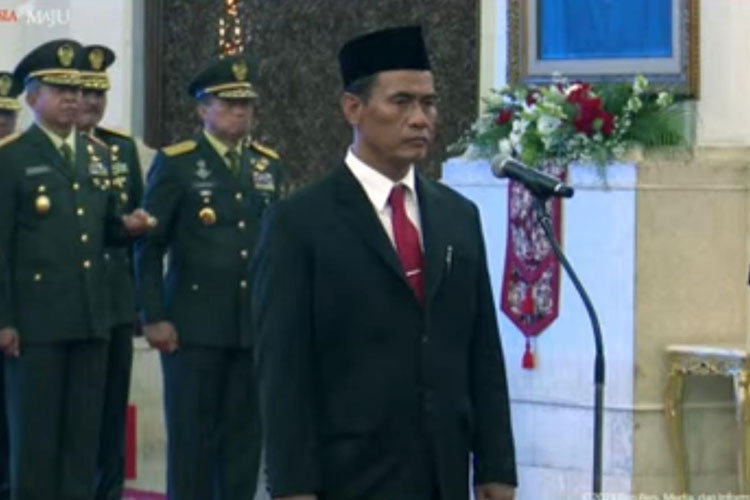 Amran Sulaiman resmi menjadi Menteri Pertanian. Dilantik oleh Presiden Jokowi di Istana. (FOTO: tangkap layar)