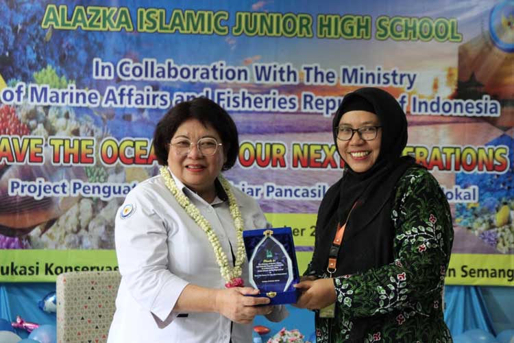 SMPI Al-Azhar Kelapa Gading Surabaya - KKP   Kolaborasi Kelestarian Laut
