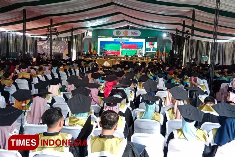 Wisuda V Unper, Jumlah Lulusan Menunjukkan Kepercayaan Masyarakat yang Semakin Meningkat