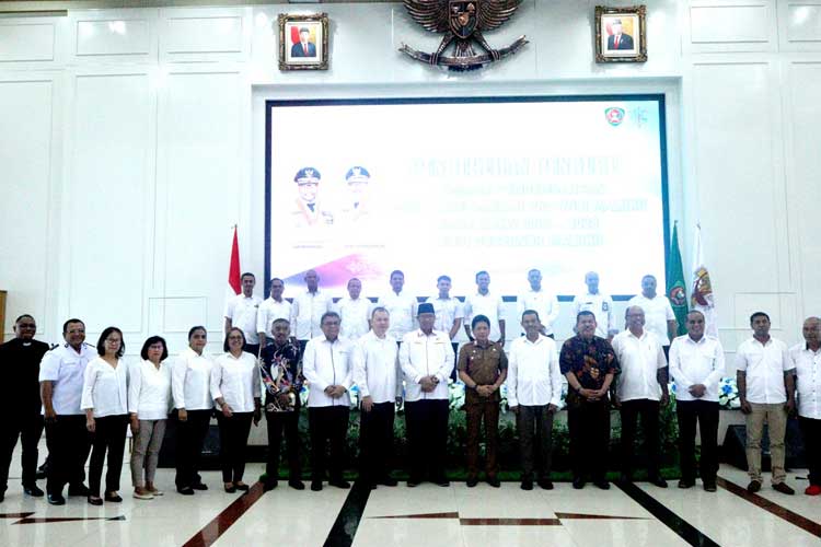 Pengurus Lembaga Pengembangan Pesparawi Maluku Masa Bakti 2023-2028, pada Selasa (24/10/2023) dikukuhkan oleh Sekretaris Daerah Maluku Ir. Sadali IE, M.Si, IPU, di Aula Lantai 7 Kantor Gubernur Maluku. (Foto: Dina/TIMES Indonesia)