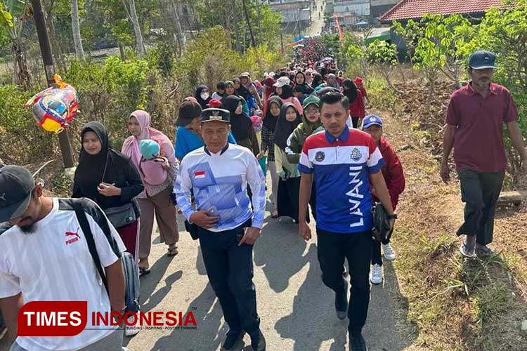 Jalan Sehat di Pacitan memperingati hari Sumpah Pemuda (Foto: Rojihan/TIMES Indonesia)