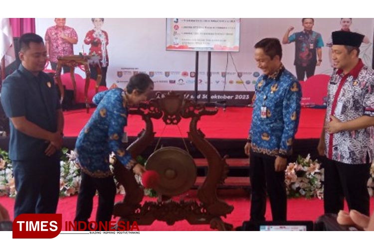 Pameran Arsip Cilacap dibuka Pj Bupati Yunita Dyah Suminar. (FOTO: Estanto Prima Yuniarto/TIMES Indonesia)