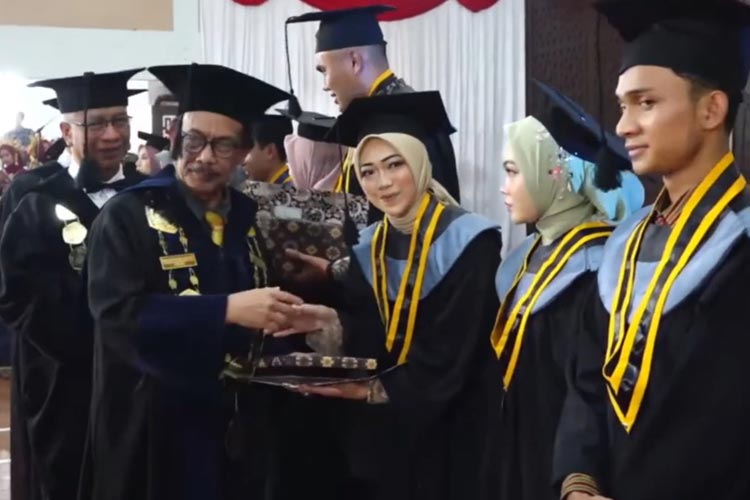 Proses wisuda ke-77 yang digelar oleh UIN Malang, Sabtu (28/10/2023). (Foto: Humas UIN Malang for TIMES Indonesia)