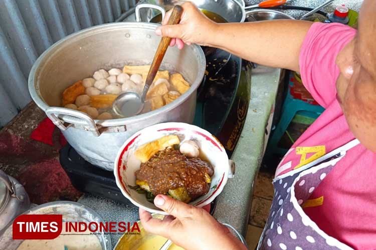 Sajian kuliner Bakso Rujak di Kota Malang. (Foto: Rizky Kurniawan Pratama/TIMES Indonesia)