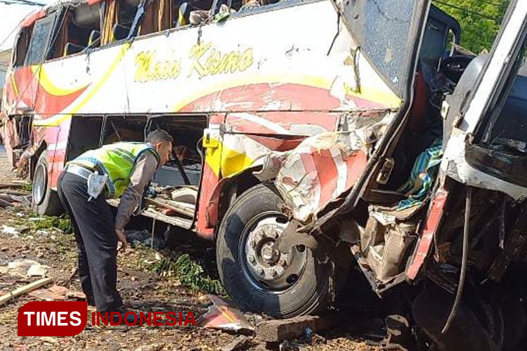 Proses-evakuasi-bus-b.jpg