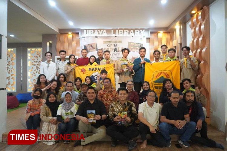 MAPAUS-SAR Ubaya meluncurkan dua buku yang membahas sejarah MAPAUS-SAR dan program kerja The Seven Summits of Indonesia. (FOTO: AJP TIMES Indonesia)